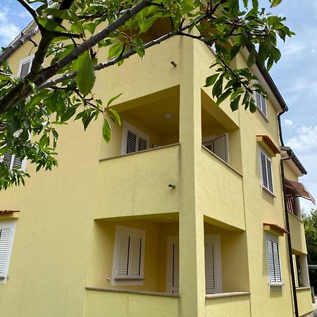 Apartments Luni Baska  Exterior photo