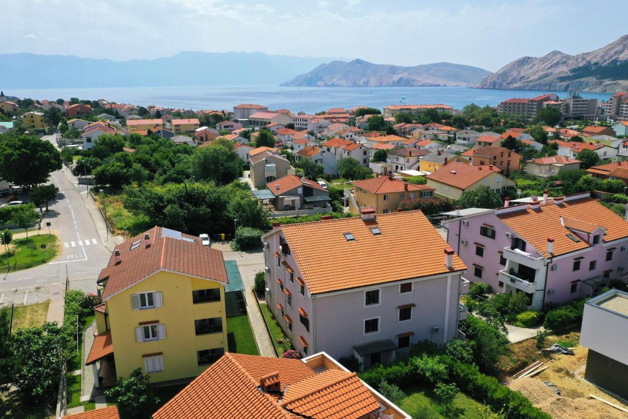 Apartments Luni Baska  Exterior photo