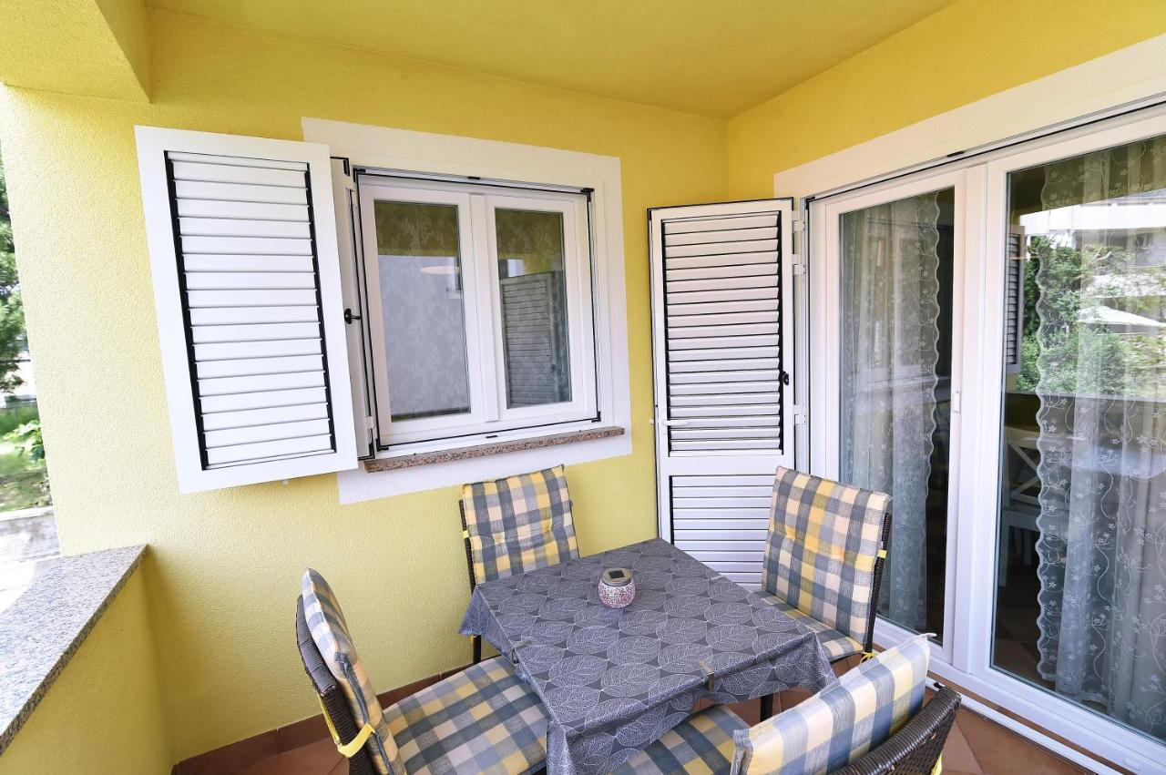Apartments Luni Baska  Exterior photo
