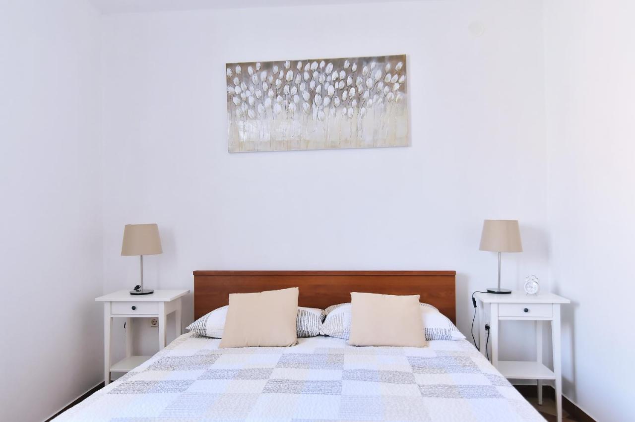 Apartments Luni Baska  Exterior photo