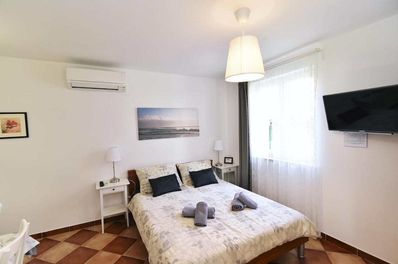 Apartments Luni Baska  Exterior photo
