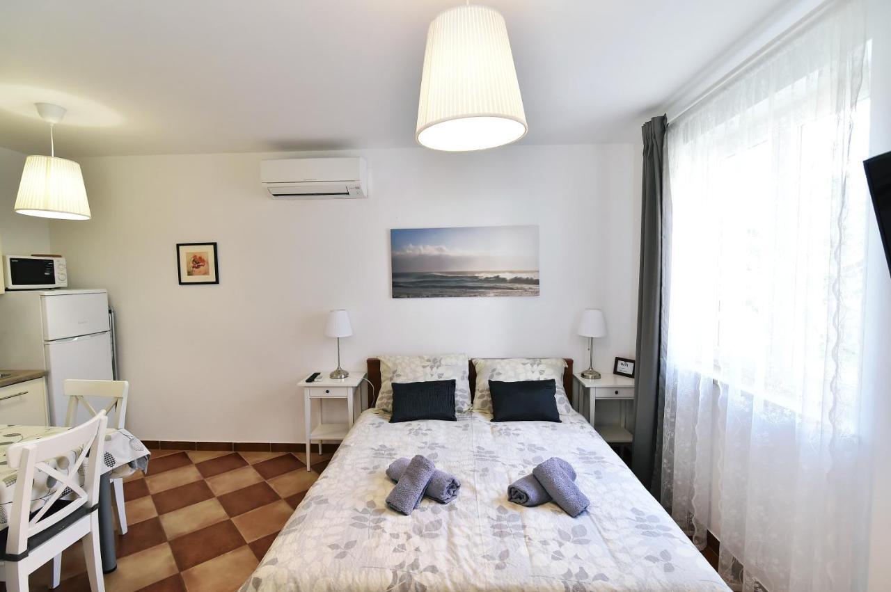 Apartments Luni Baska  Exterior photo