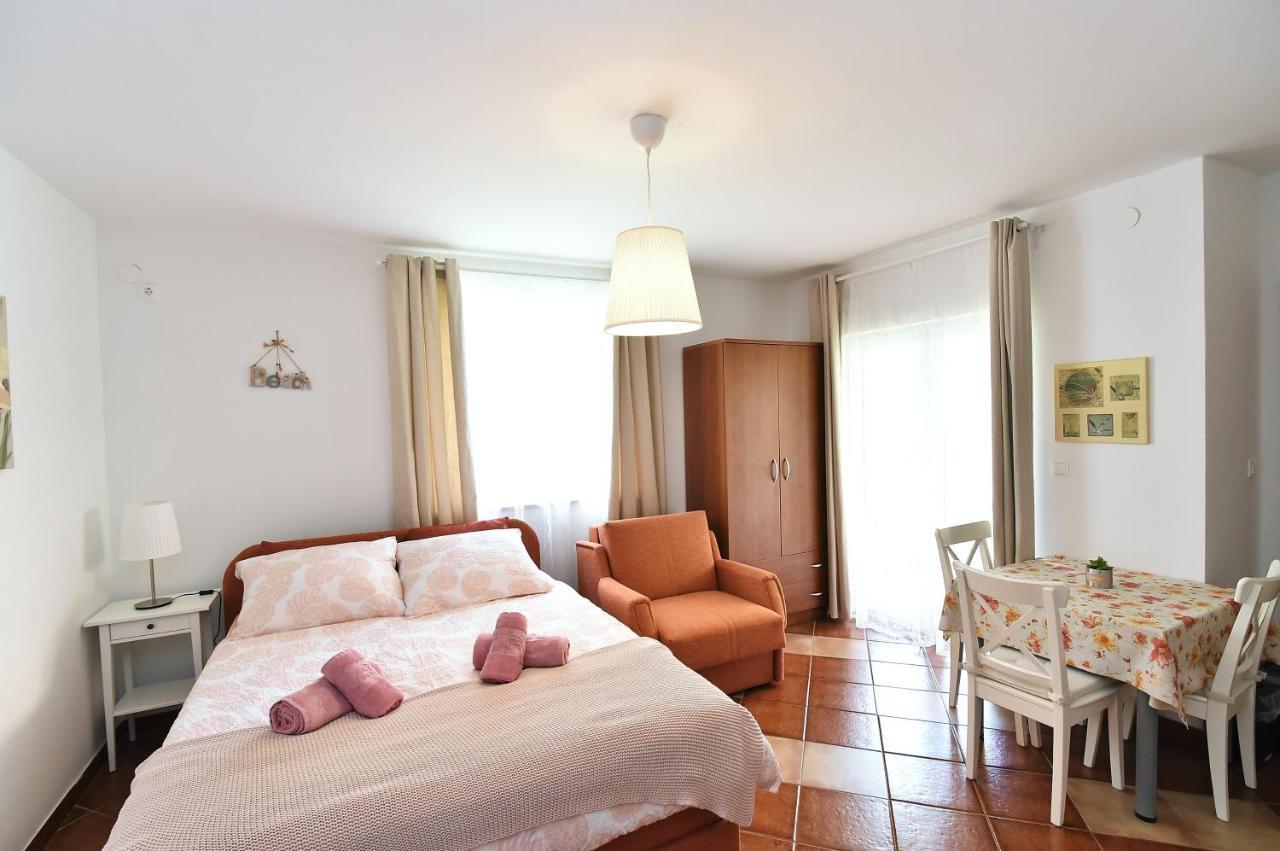 Apartments Luni Baska  Exterior photo