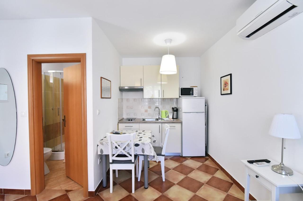 Apartments Luni Baska  Exterior photo