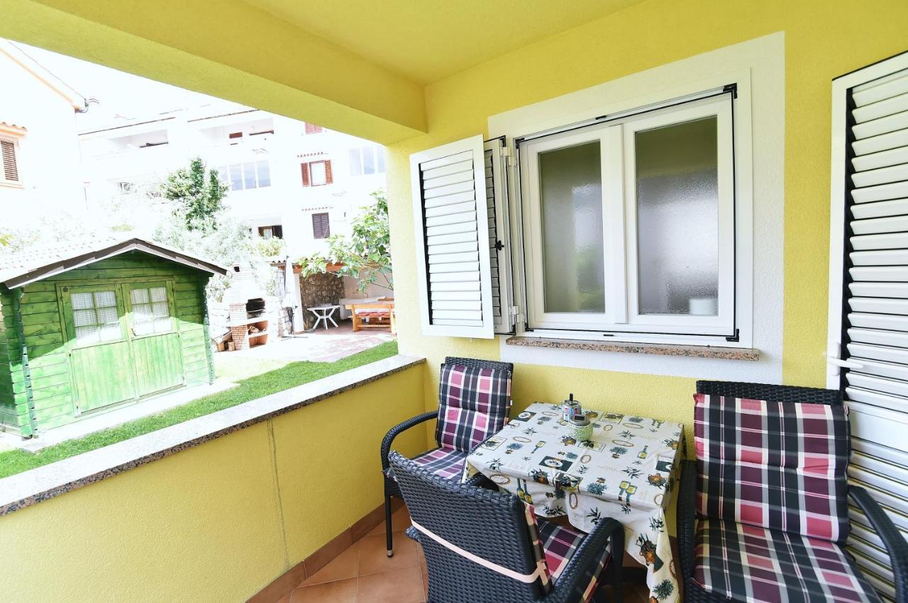 Apartments Luni Baska  Exterior photo
