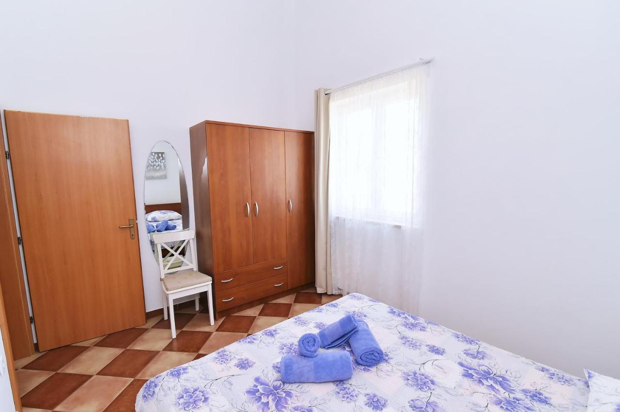 Apartments Luni Baska  Exterior photo