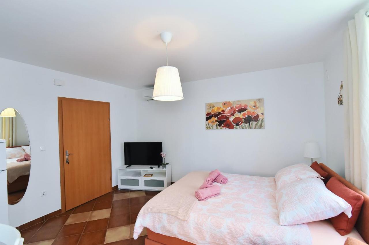 Apartments Luni Baska  Exterior photo